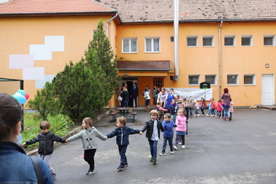 Keddtől újra benépesül a sepsiszentgyörgyi Gulliver óvoda udvara. Albert Levente felvétele