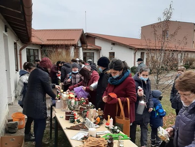 Karácsonyi vásár az Írisz Ház udvarán. Archív felvétel