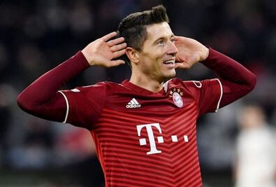 Robert Lewandowski 11 perc alatt szerzett mesterhármast. Fotó: Reuters