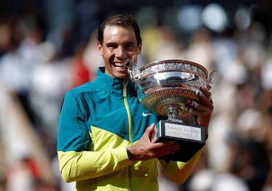 A salakkirály a 14. Roland Garros-trófeával. Fotó: Reuters