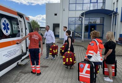 Egészségügyi táskákat adományoztak a mentőszolgálatnak. A szerző felvétele