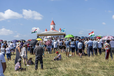 Idén is sokan zarándokoltak a perkői kápolnához.  A szerző felvétele