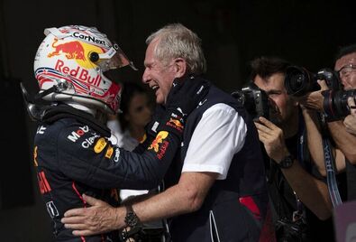 Max Verstappen és Helmut Marko. Fotó: Reuters / Ricardo Arduengo