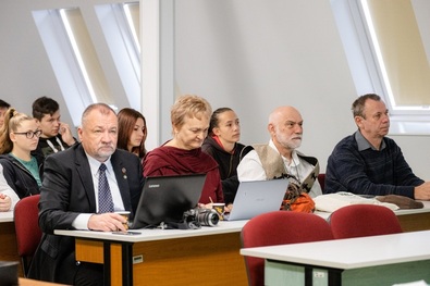 Szekeres Attila István, Tapodi Zsuzsanna, Oláh-Gál Róbert és Miholcsa Gyula a konferencián. Fotó: Magyarország Csíkszeredai Főkonzulátusa / Borbáth Katalin