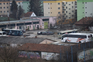 A Multi-Trans garázsainak környékén épül majd a parkolóház. Fotó: Albert Levente