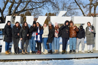 A legutóbbi, Érzelmi intelligencia fejlesztése önkéntesség által című Erasmus+ projekt anyaországi, olasz, török és helyi résztvevői Kézdivásárhelyen.  Fotó: Zöld Nap Egyesület