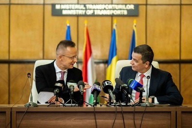 Szijjártó Péter és Sorin Grindeanu. Fotó: Facebook / Szijjártó Péter