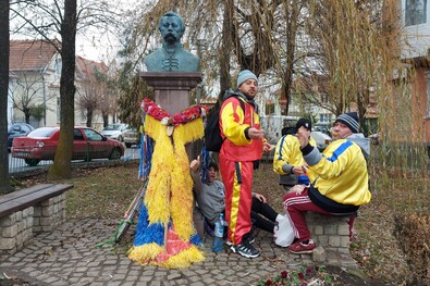 Kulturális (in)tolerancia... vagy interkulturálisérzékenység-fejlesztési modell? Sepsiszentgyörgy, Arany János szobra, 2023. december 15. Fotó: Toró Attila