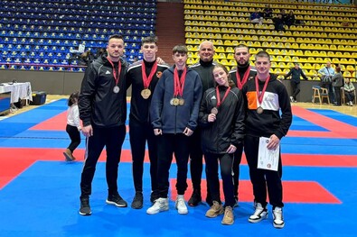 Tizenkilenc éremmel tértek haza Vâlcea megyéből (Karate)