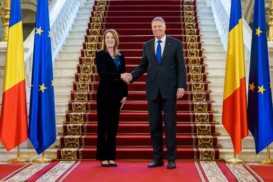 Roberta Metsola és Klaus Iohannis. Fotó: Facebook / Klaus Iohannis