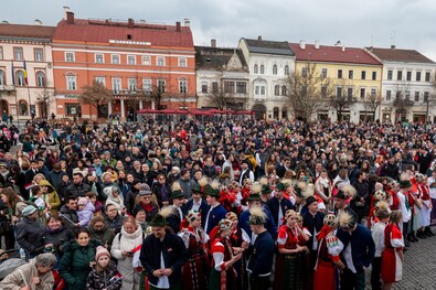 Március 15-ei ünneplés Kolozsvár főterén. Fotó: MTI / Kiss Gábor