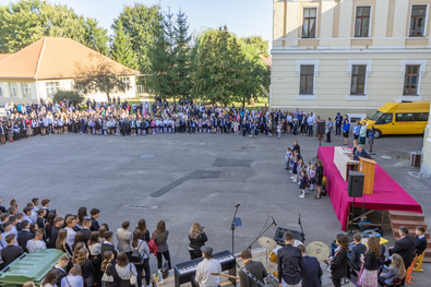 A Nagy Mózes Főgimnáziumban 733 diák kezdte meg a tanévet. A szerző felvétele