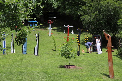  Vinczeffy László atyhai szoborparkjában. Fotó: Albert Levente