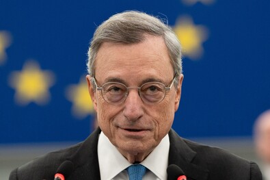 Mario Draghi szerint jelentős lemaradásban van Európa. Fotó: Facebook / European Parliament 