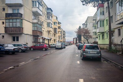 Kézdivásárhelyen – főleg a tömbháznegyedekben – nem egyszerű parkolóhelyet találni. A szerző felvétele